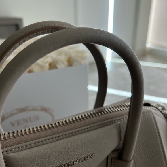 Givenchy Small Antigona Bag in Natural - Picture 2 of 10